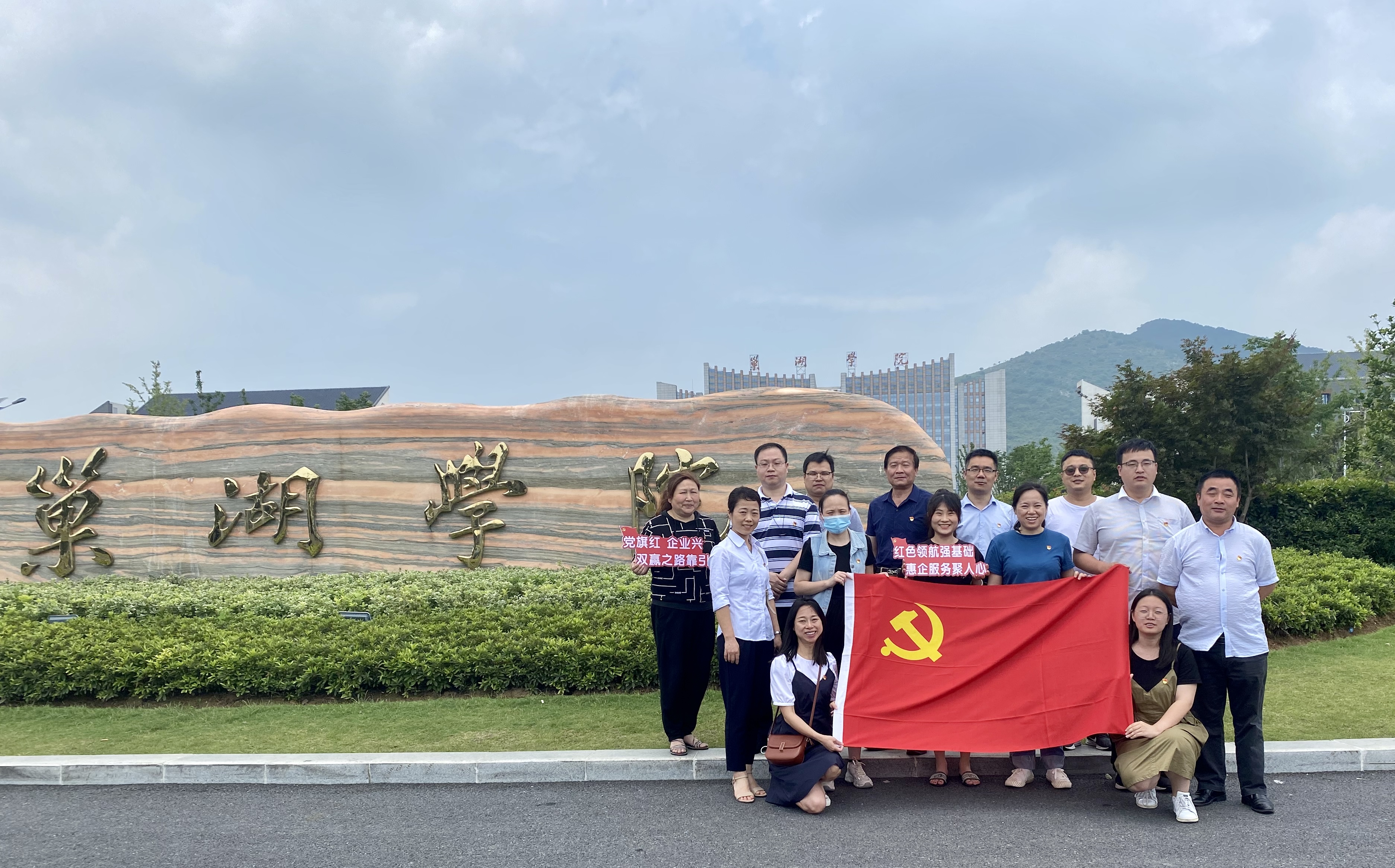 Čestitamo 100. obljetnicu osnutka Komunističke partije Kine - od svih SHUNSHI stožera